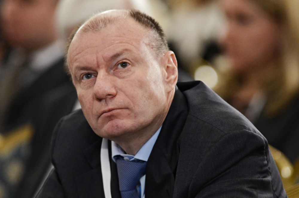Лидер прошлогоднего списка богатейших россиян, президент «Интерроса» и «Норникеля» Владимир Потанин в этом году занимает лишь четвертую строчку рейтинга. Его состояние оценивается в $12,1 млрд (уменьшилось на $3,3 млрд). В глобальном рейтинге Потанин занял 78 место.
