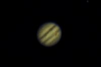 Так выглядит Юпитер через объектив телескопа.