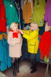Продавцы ТК ООО «Рассвет» помогут женщинам подобрать наряды, в которых они будут выглядеть стильно и привлекательно.