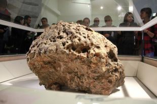 В Екатеринбурге поставят памятник метеориту.