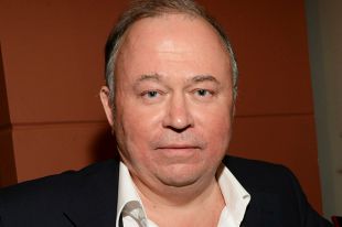 Андрей Караулов.