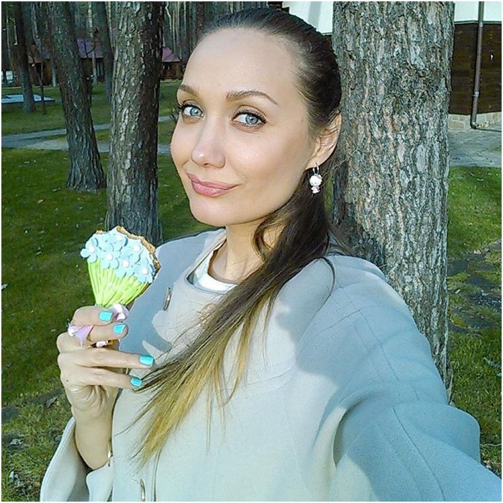 Певица Евгения Власова провела праздник за городом пожелав поклонникам хорошего настроения