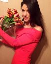Вактория из НеАнгелов позировала с букетом тюльпанов от возлюбленного