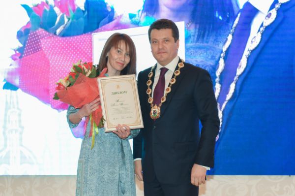 В номинации «Педагог-психолог» победительницей стала сотрудница школы №153 Кировского района Альбина Шакирова.