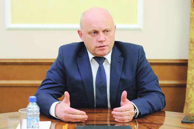 Пост министра строительства и ЖКК Омской области занял коммунист Максим Михайленко. 