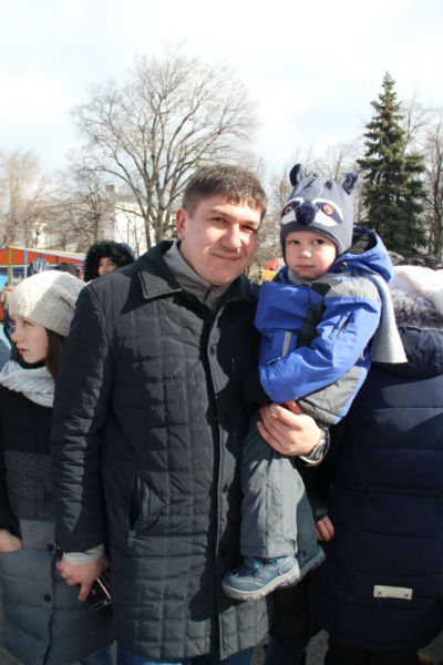 Министр здравоохранения области Павел Дегтярь заглянул к нам на огонёк с маленьким сынишкой.