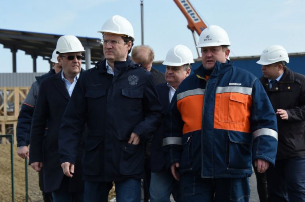 Неделю назад глава Минэнерго РФ посетил стройплощадку в Краснодарском крае, где возводят подстанцию 500 кВ«Тамань», и провел инспекцию объектов энергомоста на территории Крыма.