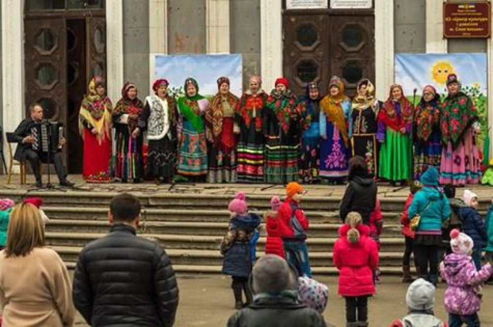 В Славянске на гуляния собралось немало народу