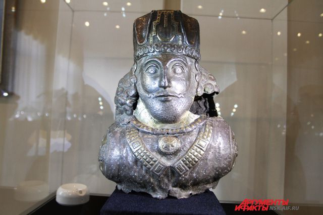 Изюминка коллекции - бюст сасанидского царя.