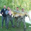 На фото глава Чечни и ещё два человека держат двухметровую рыбу. Огромного сома Кадыров поймал на рыбалке.