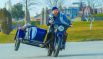 Глава Чечни прокатился на «Урале», выпущенном на Ирбитском мотоциклетном заводе в Свердловской области. На фото Кадыров едет без шлема, при этом он сумел наклонить мотоцикл на одну сторону так, что одно колесо оторвалось от дороги.