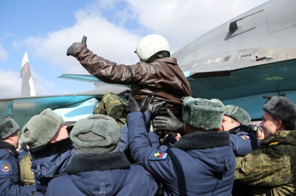 Прибытие экипажей ВКС России с авиабазы Хмеймим на авиабазу Западного военного округа в Воронежской области.