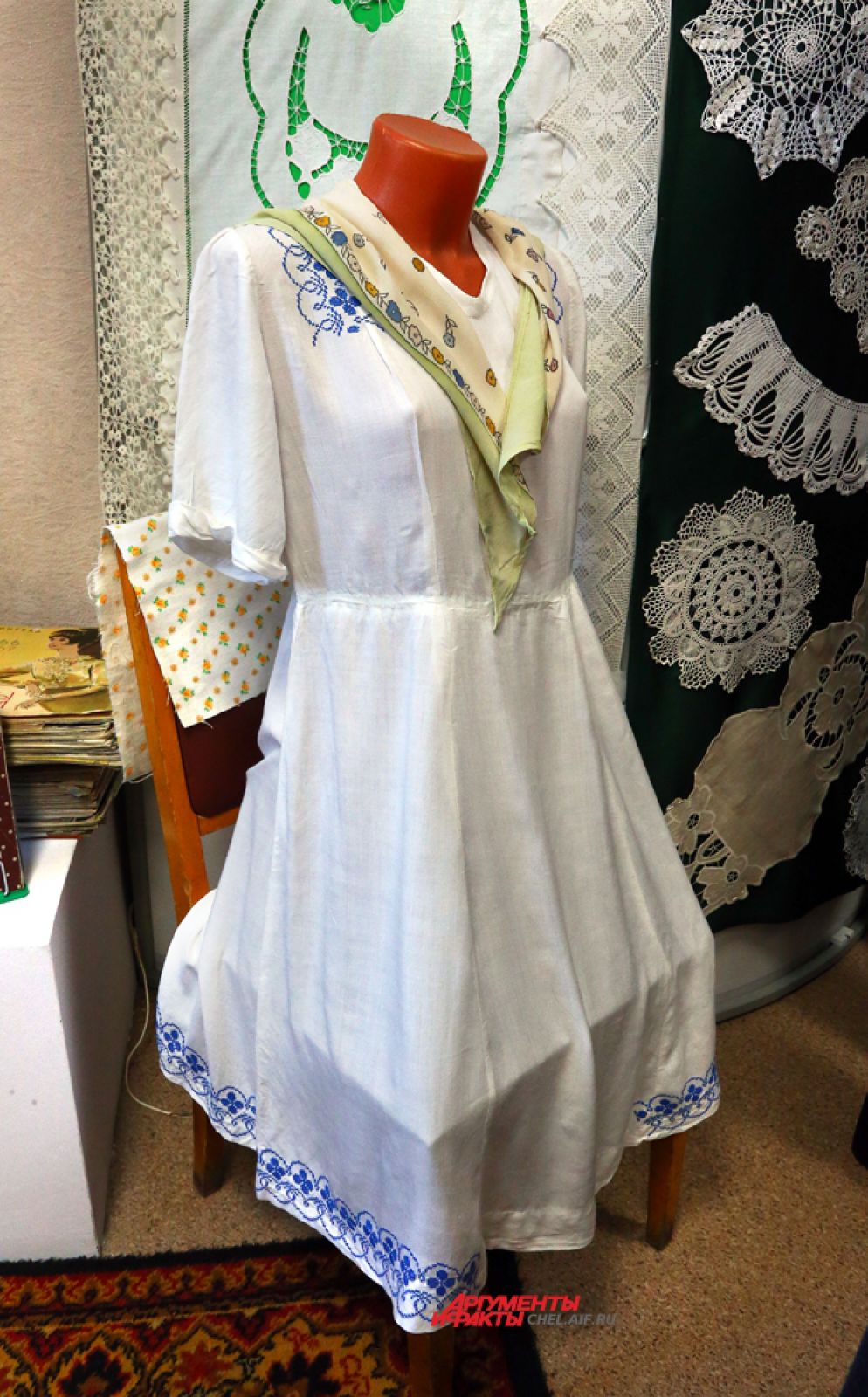  Платье из штапеля с ручной вышивкой 1960 год.