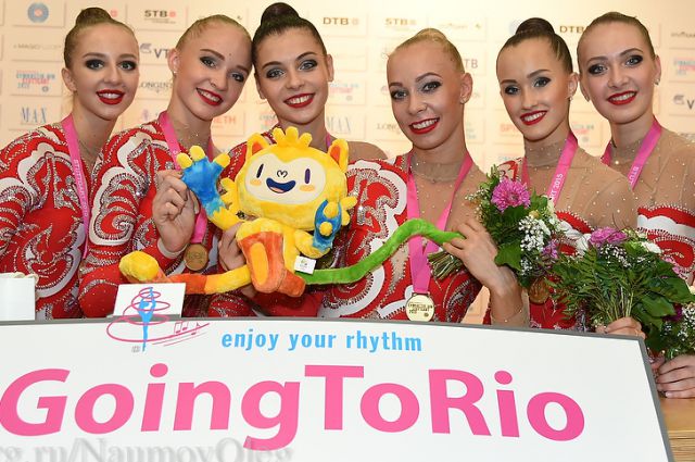 Анастасия Максимова (четвертая слева) постарается помочь сборной России добыть золотую медаль.