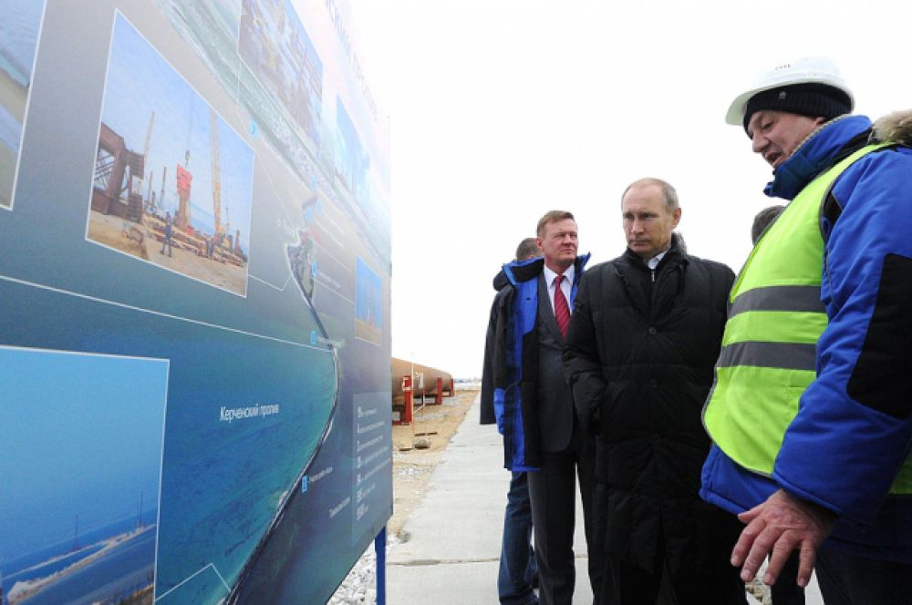 На острове Тузла во время осмотра стендов