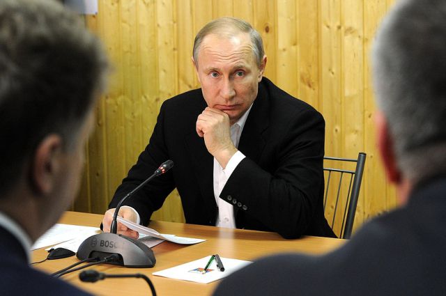 Владимир Путин на совещании, посвященному социально-экономическому развитию Крыма и Севастополя