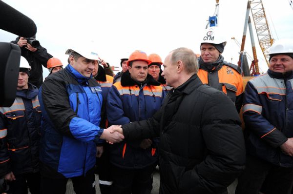 Президент пообщался со строителями Керченского моста