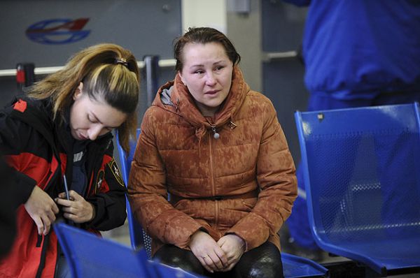 Родственники погибших в авиакатастрофе в Ростове-на-Дону