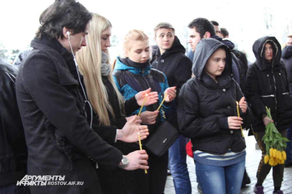 Ростовчане восприняли горе родных, чьи близкие погибли в авиакатастрофе, близко к своему сердцу.