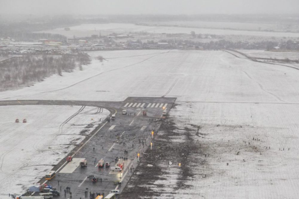 По данным ОАО «Аэропорт Ростова-на-Дону» посадка проходила в условиях плохой видимости и сильных порывов ветра. 