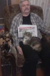 Восьмое место занял умиротворяющий дуэт кота и хозяина, отдыхающих после чтения любимой газеты. Фото прислала Ирина К.