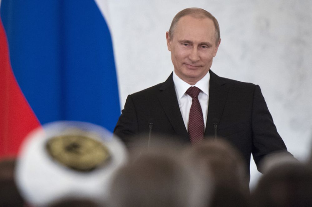 21 марта Владимир Путин подписал закон о ратификации договора о принятии в состав Российской Федерации Республики Крым и федеральный конституционный закон о присоединении Крыма к России и переходном периоде интеграции новых субъектов федерации. В тот же день указом президента РФ № 168 был образован Крымский федеральный округ.