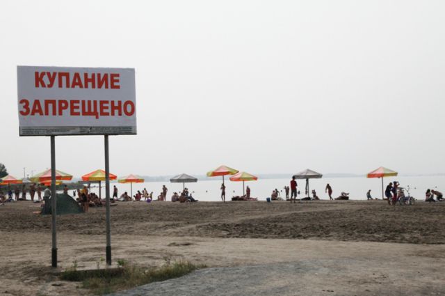 Пляж на озере Смолино в Челябинске.