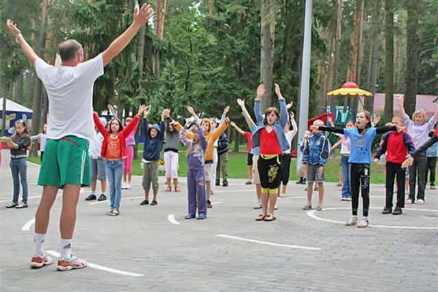 Более 10 тысяч юных калининградцев отправятся на отдых в загородные лагеря.