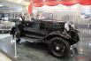 Самый старый экспонат коллекции – Газ-А 1932 года выпуска. Изначально автомобиль имел только раму, двигатель и кузов, всё остальное ребята собрали сами. 