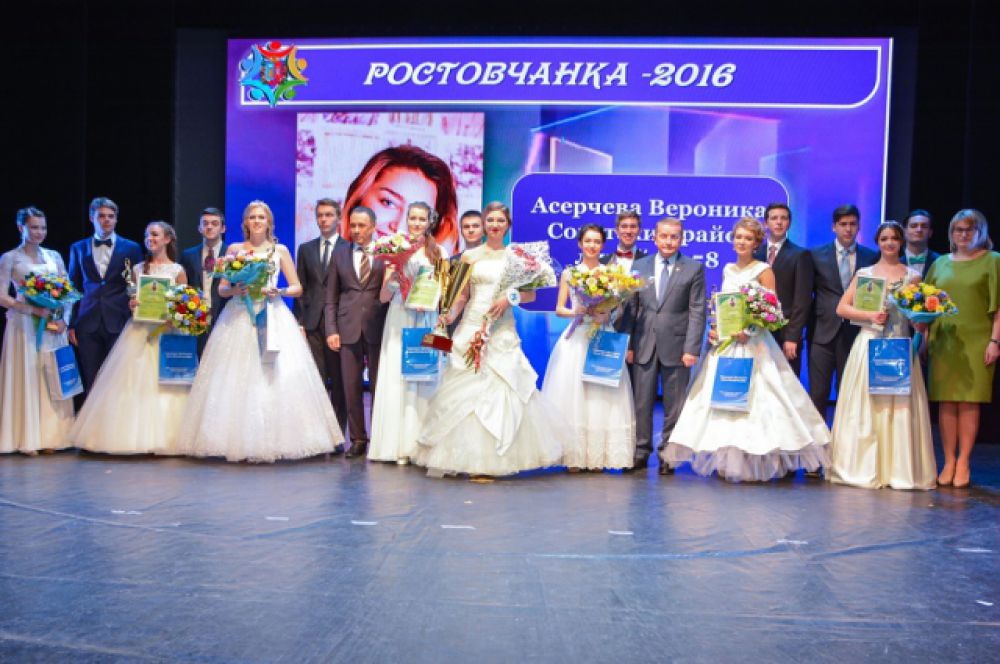 По итогам конкурса все финалистки были награждены кубками лауреата конкурса и ценными подарками.