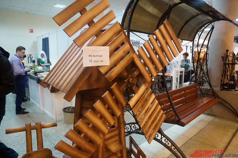 Красивая мельница стоит 12 тысяч рублей.