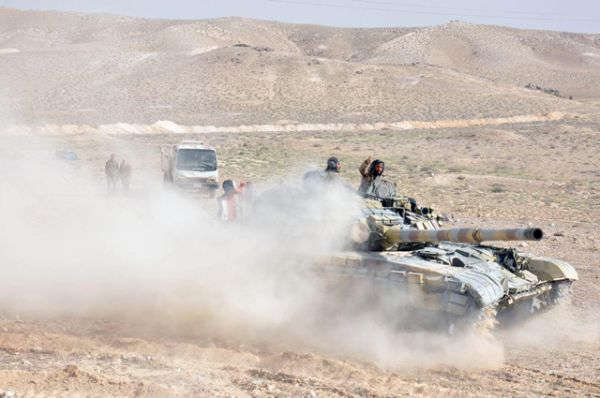 Президентские войска Сирии во время наступления.