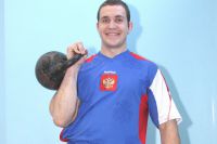 Гиревой спорт, по словам Денисова, принимает тех, кто голодендо побед и любит пахать.