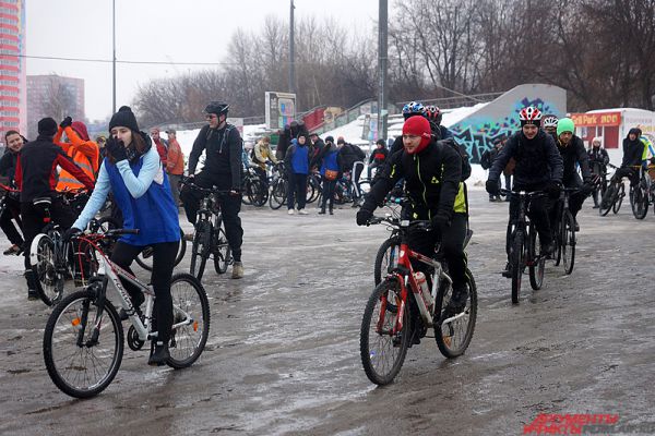 Общественники решили привлечь к себе внимание горожан, в частности, обратить внимание на проблему организации велодвижения в городе.