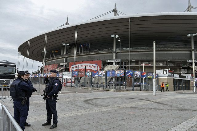 На стадионе «Стад дне Франс» приняты усиленные меры безопасности. 