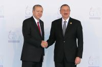 Президент Турции Тайип Эрдоган (слева) и президент Азербайджана Ильхам Алиев.