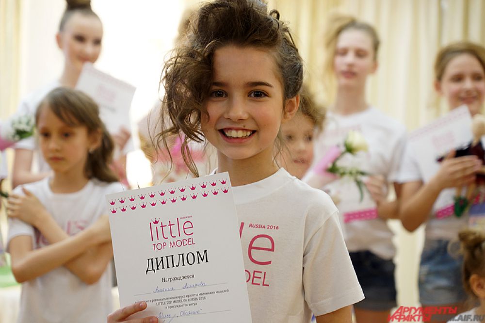 В категории от 7 до 10 лет самой красивой маленькой моделью стала Амелия Амирова.