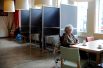 Избиратели во время голосования об ассоциации Украины с ЕС в Амстердаме.