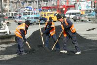 С начала весны специалисты отремонтировали более 68 000 квадратных метров дорог. 