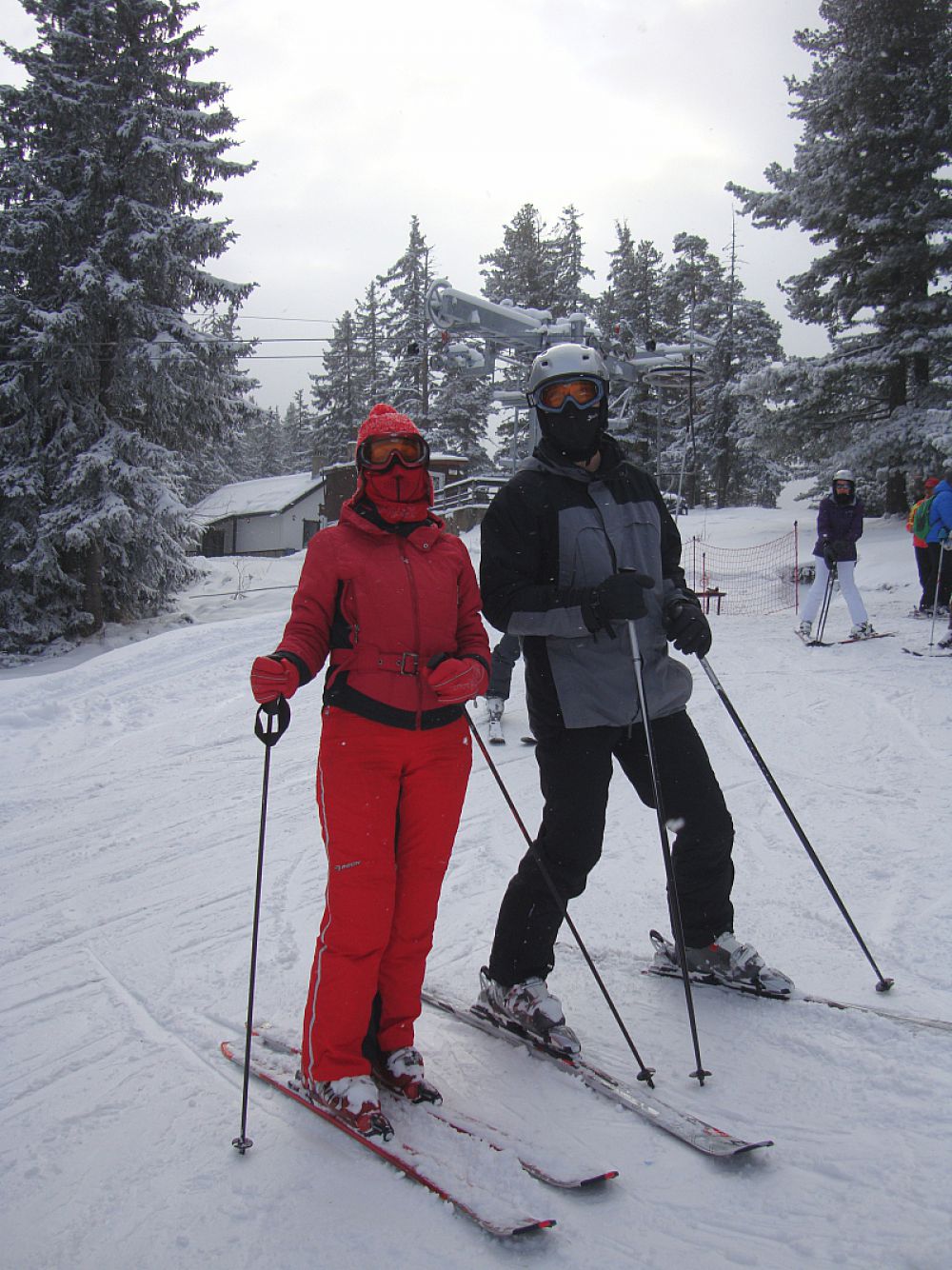 Лыжи - один из любимеших видов спорта супругов.