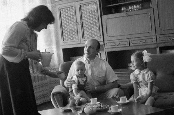 Владимир Васютин родился в городе Харькове Украинской ССР