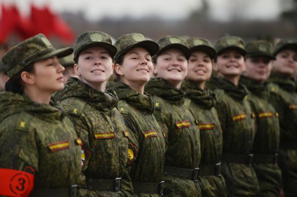 Участники пеших колонн парадного расчета войск Московского гарнизона Центрального военного округа.