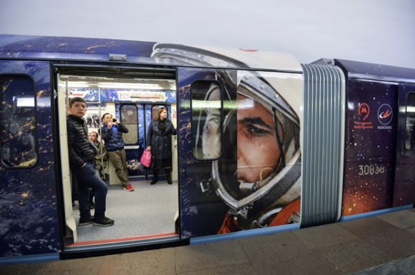 12 апреля 2016 года запущен поезд московского метрополитена, оформленный ко Дню космонавтики и посвященный 55-летию первого полета человека в космос.