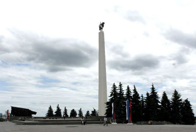 Обелиск на площади 30-летия Победы в Ульяновске.