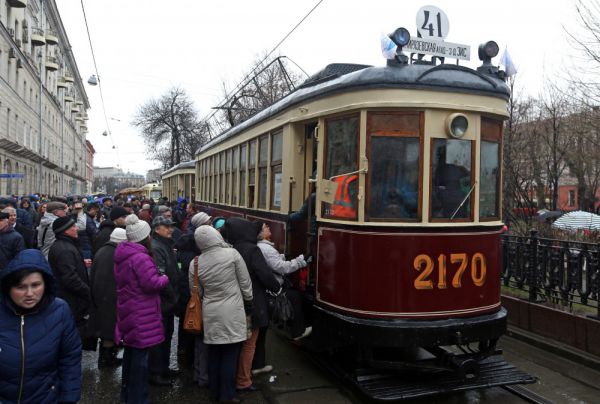 Ежегодный праздник московского трамвая на Чистопрудном бульваре.