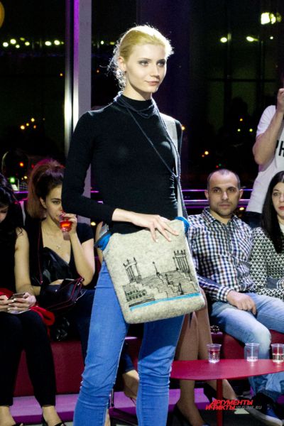 Нурия Скрипак представила коллекцию сумок с принтами в виде волгоградских пейзажей. 