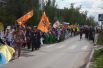Более тысячи человек прошли колонной по проспекту Строителей к Дворцу культуры имени Курчатова. 