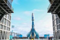 Ракета-носитель «Союз-2.1а» с космическими аппаратами «Ломоносов», «Аист-2Д» и SamSat-218 установлен на стартовую площадку космодрома «Восточный».