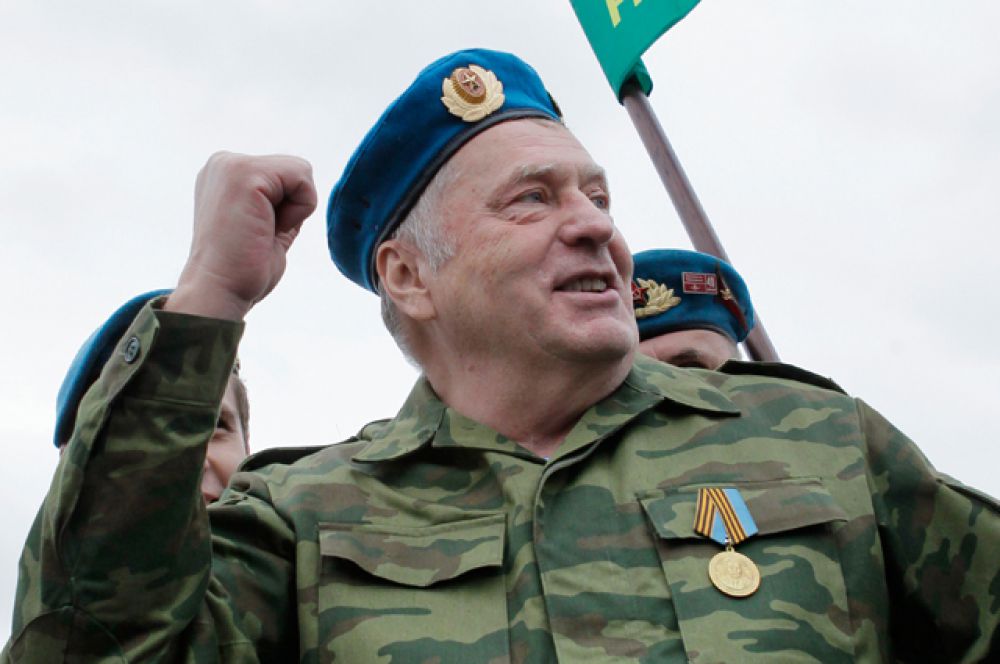 Лидер ЛДПР Владимир Жириновский на празднике «Ильин день на улице Ильинке» во время показательных выступлений воинов-десантников на Красной площади, 2011 год.