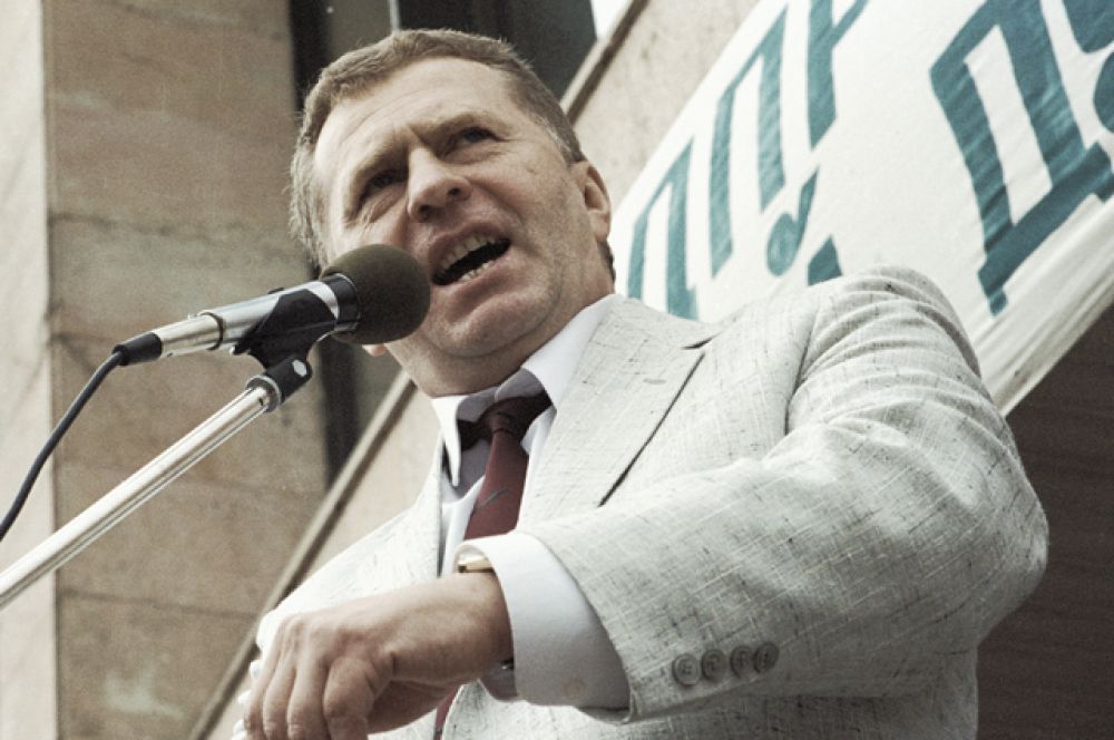 Лидер ЛДПР Владимир Жириновский выступает на митинге, 2004 год.
